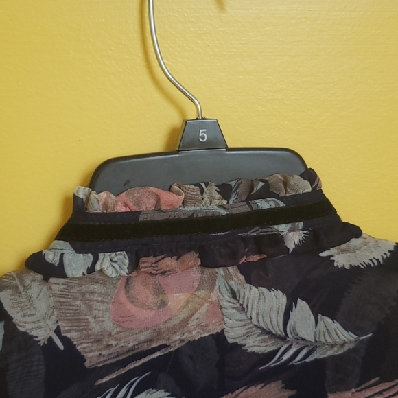 Beautiful Top - Picture 16 of 16